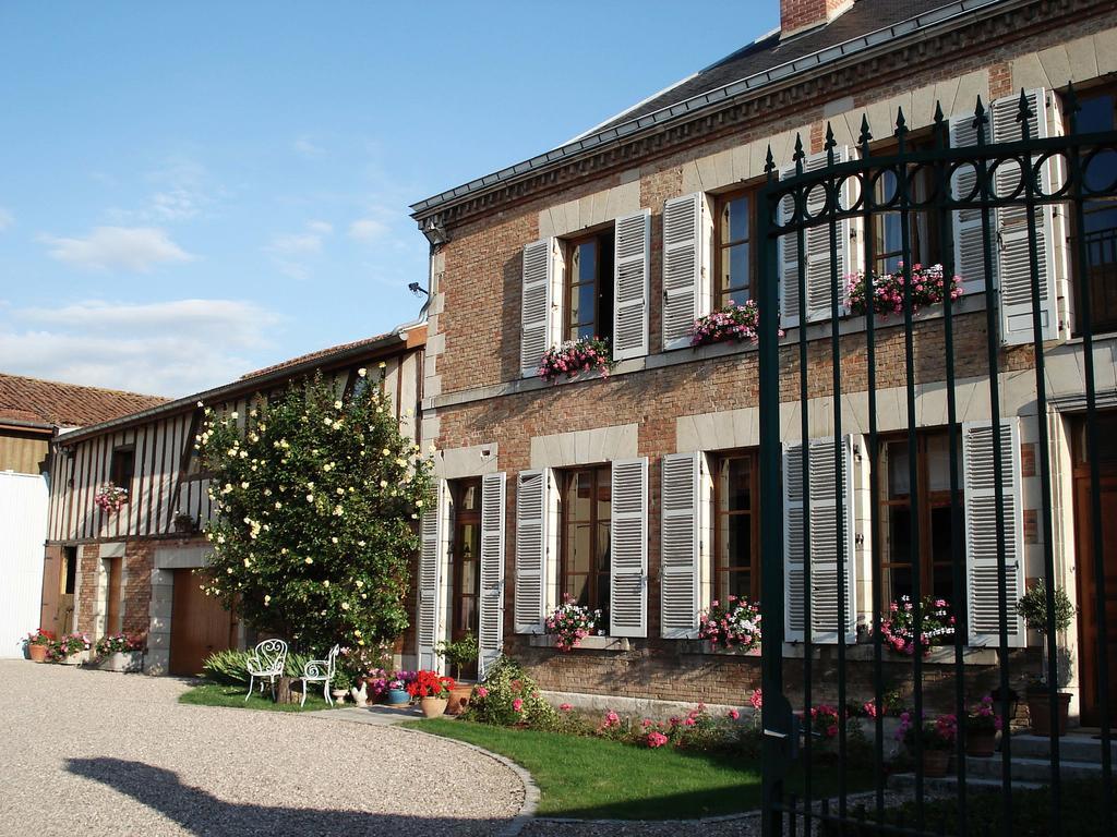 Hotel Entre Cour Et Jardin Châlons-en-Champagne Exterior foto